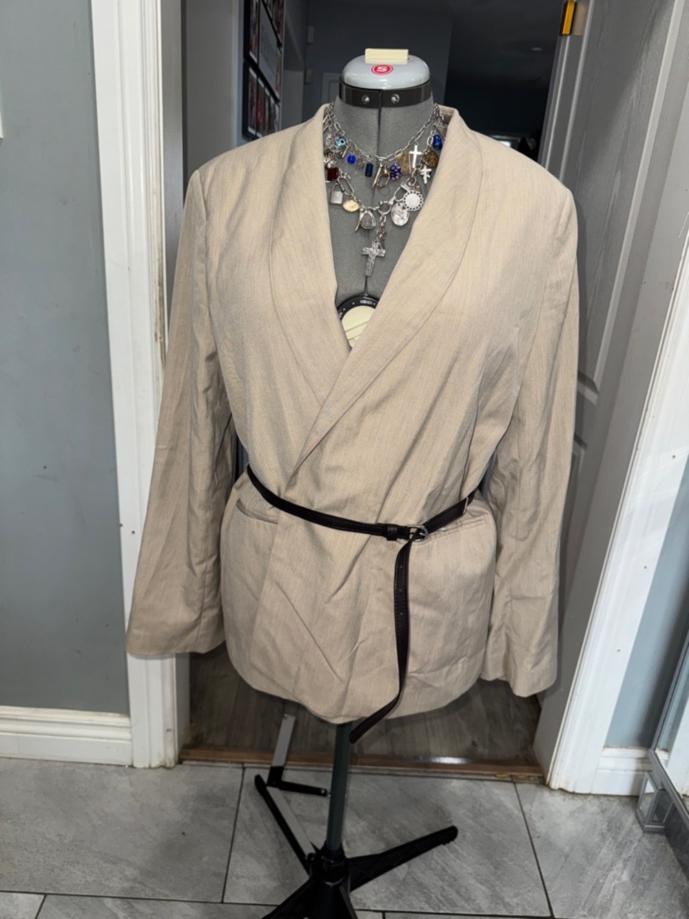 NWT - H&M abetted blazer - size Large